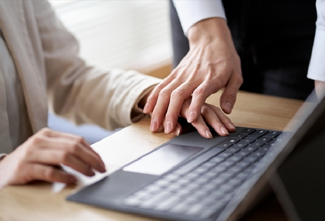 職員向け意見箱に社内不倫の投書…|人事担当者からの調査相談